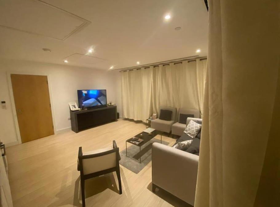 Addiscombe Apartment | Luxury 2 bed ensuite 2 bathroom apartment East Croydon
