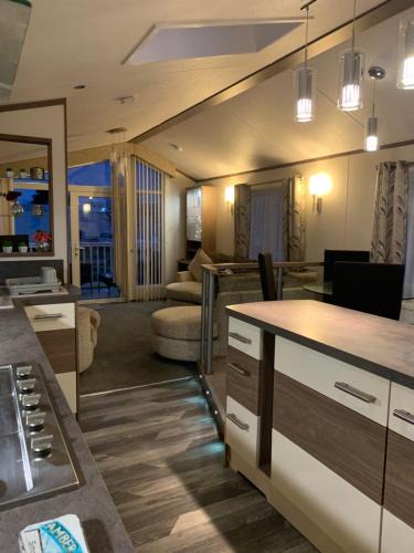 St George House | luxury 2 bed lodge sleeps up to 6, free parking, Wi-Fi, E3 Whitehouse leisure park towyn