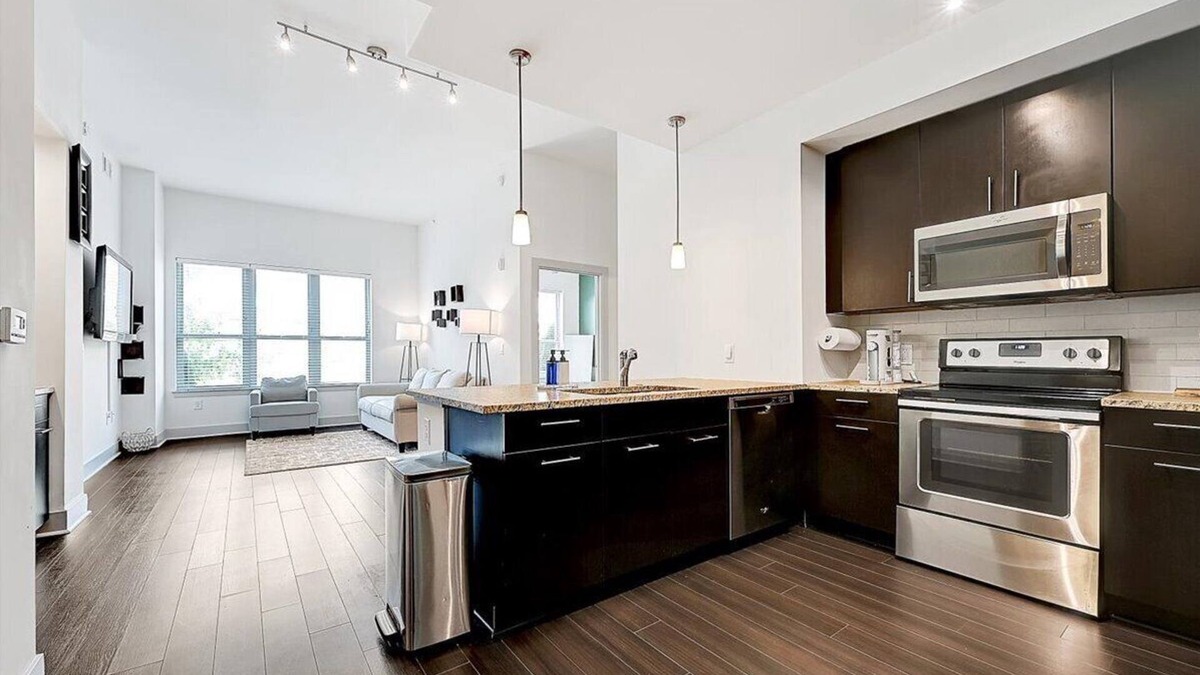 King of Prussia Apartment | Luxury 2 bedroom in King of Prussia, walking distance to Children's Hospital