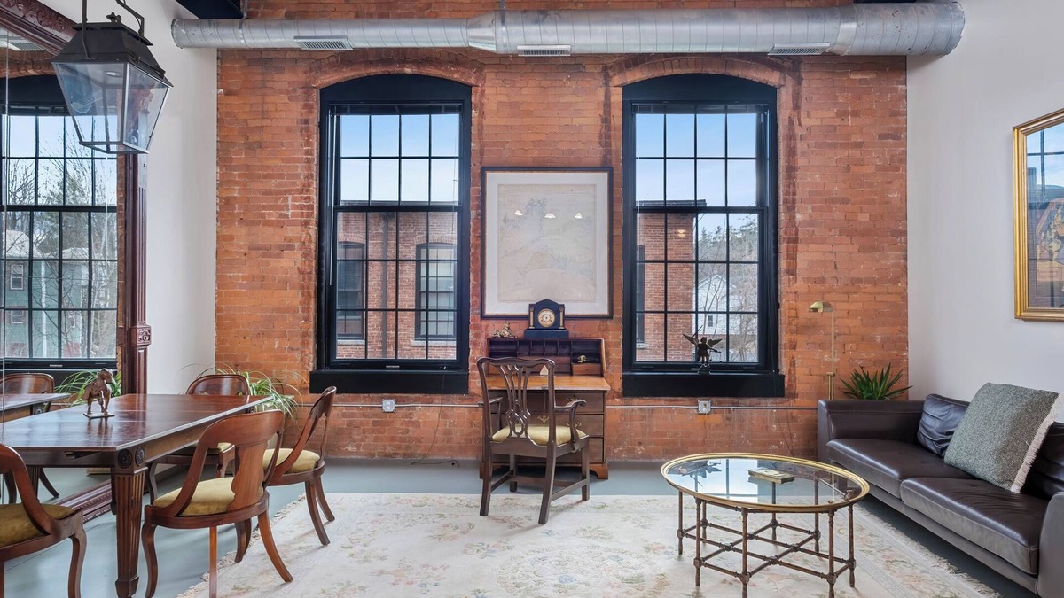 Williamstown Apartment | Luxury 2 Bedroom 2 Bathroom Loft Apartment In Williamstown With Great Amenities!