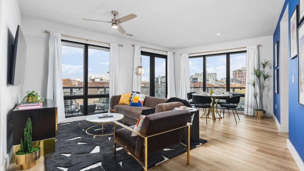 West End Apartment | Luxury 2 Bedroom, 4 Bed with HUGE Wrap Around Patio, Gym + Pool