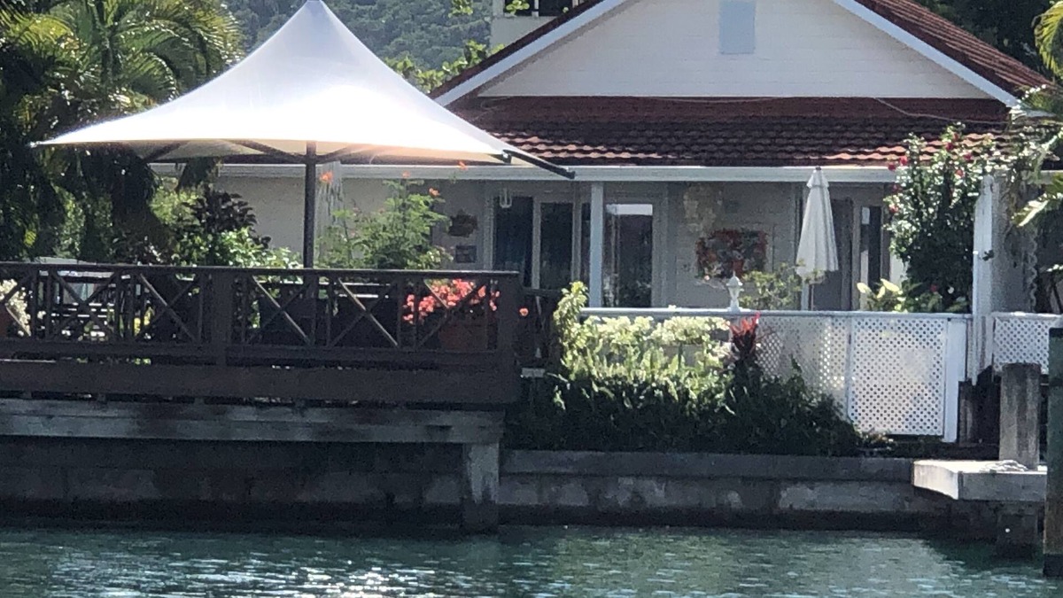 Jolly Harbour Villa | Luxury 2 Bedroom Villa 'Serenity' - Superb Deck and Garden - 3 mins South Beach