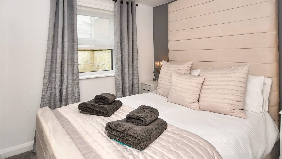 Warkworth Apartment | Luxury 2 bedroom apartment in the heart of Warkworth with private garden