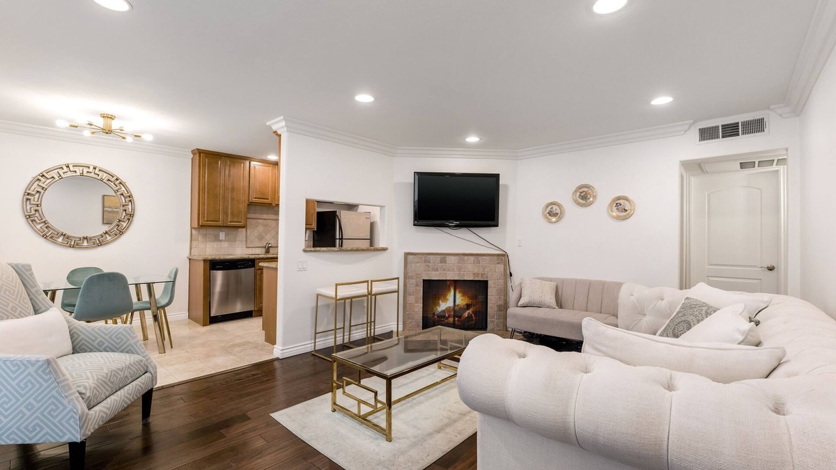 Studio City Condo | Luxury 2-Bedroom Condo in Studio City
