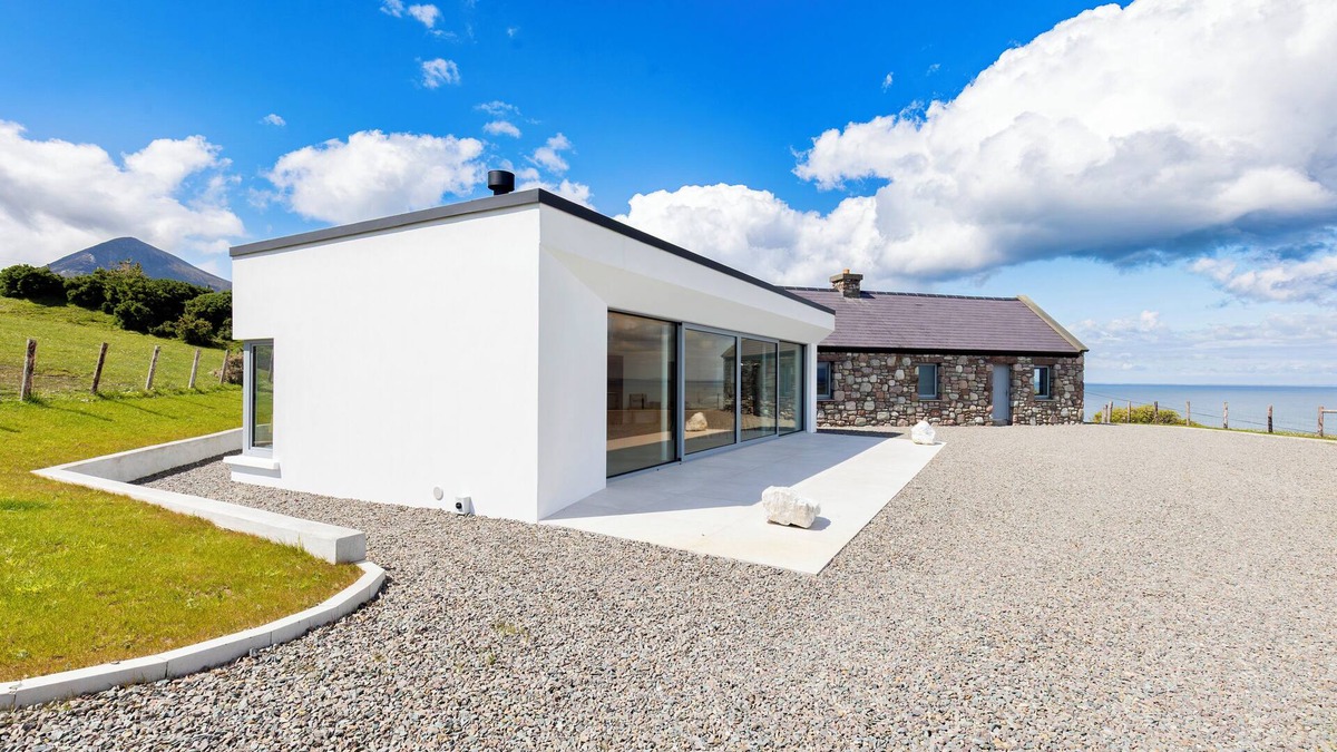 Doogort Cottage | Luxury 2-bedroom cottage in spectacular location on Achill