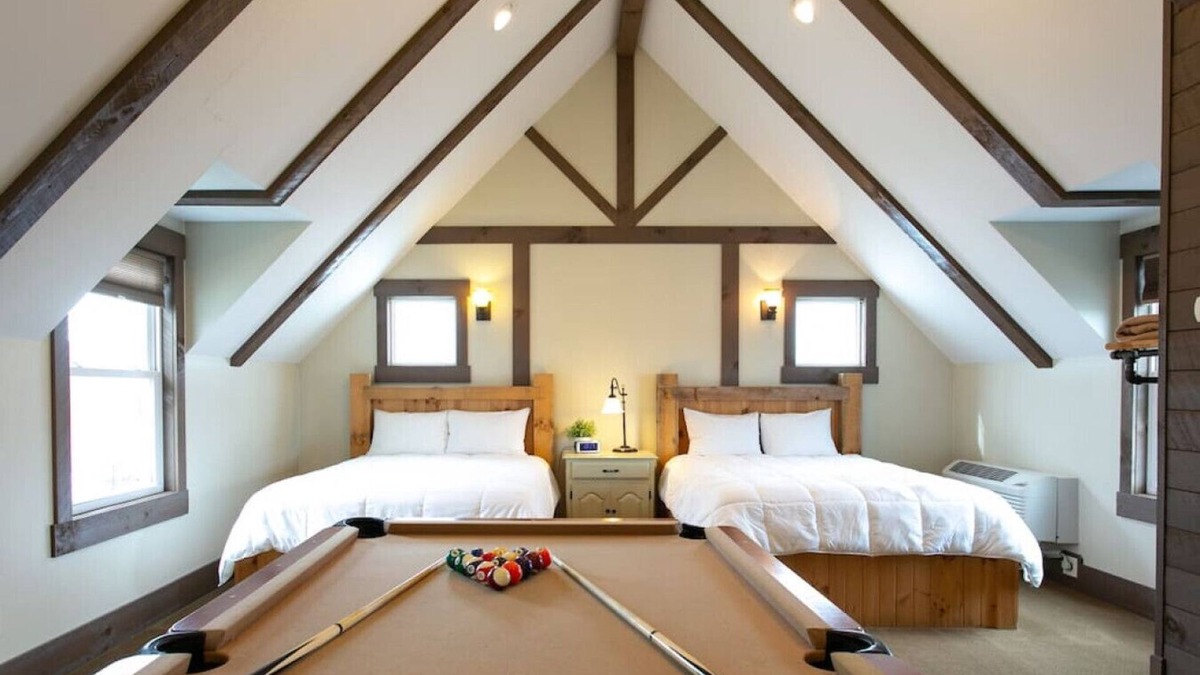 Berlin Cottage | Luxury 2-Bedroom Cottage in Downtown Berlin