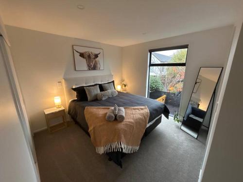 Saint Albans House | Luxury 2 Bedroom Hideout Near CBD,Merivale Mall