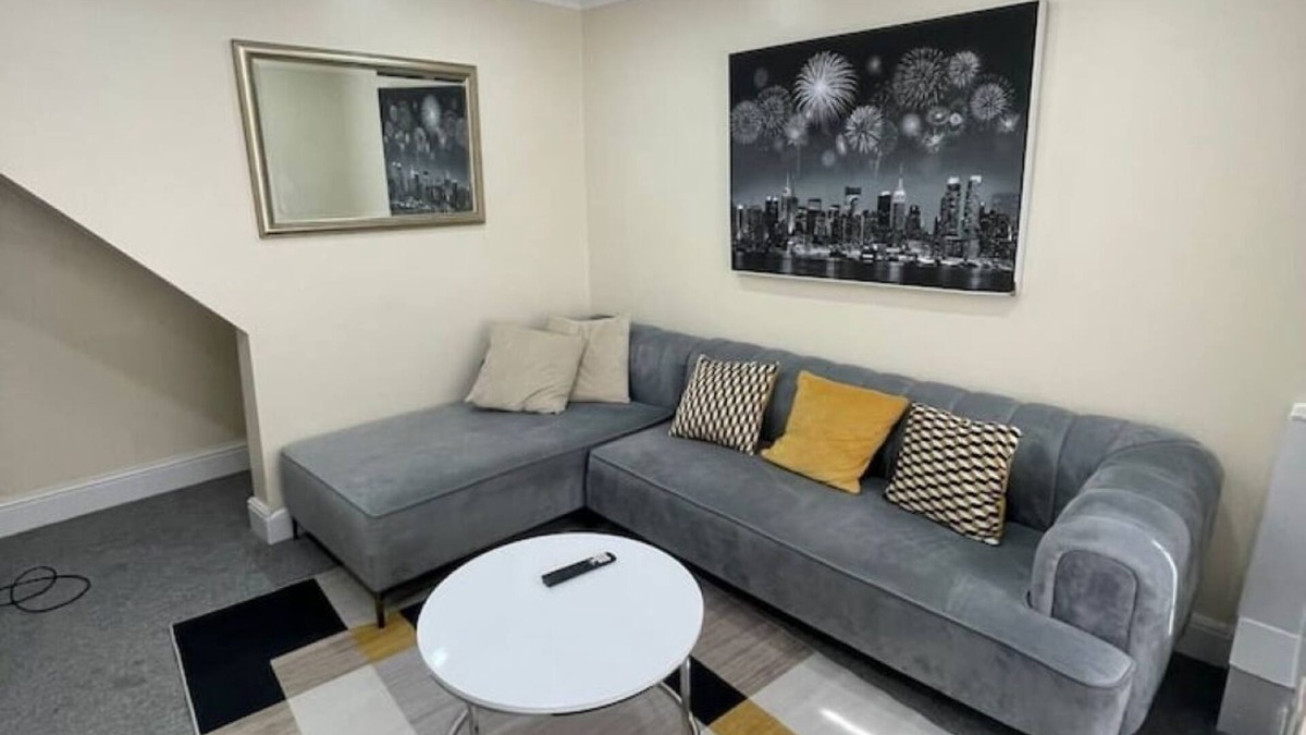 Birmingham House | Luxury 2 bedroom house + pool table in Harborne