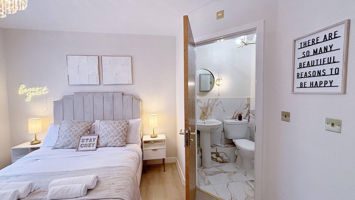 Leeds Apartment | Luxury 2 bedroom Leeds city centre apartment with jacuzzi style bath and parking