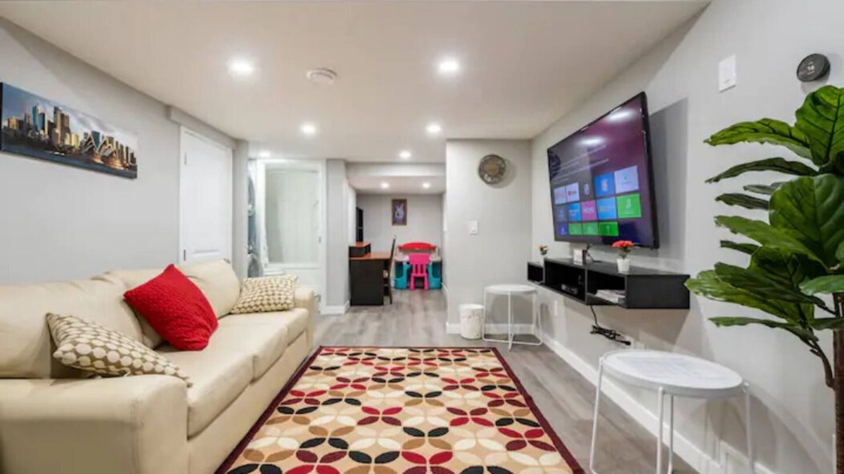 Airdrie House | Luxury 2 Bedroom Suite