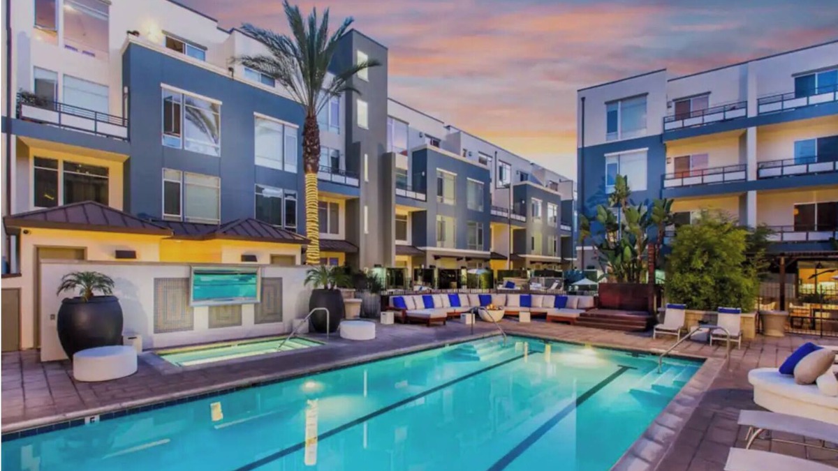 Del Rey Apartment | Luxury 2 Bedroom Retreat in Marina del Rey, FREE Parking, Gym, WiFi
