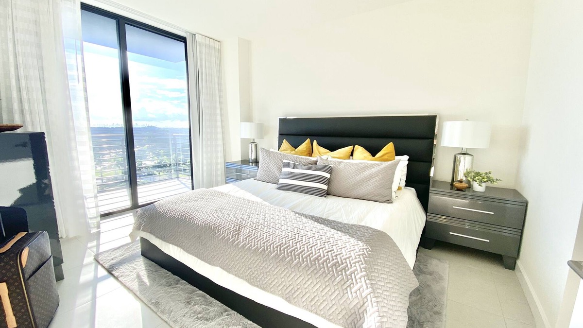 Doral Condo | Luxury 2 bedrooms apartment at Doral