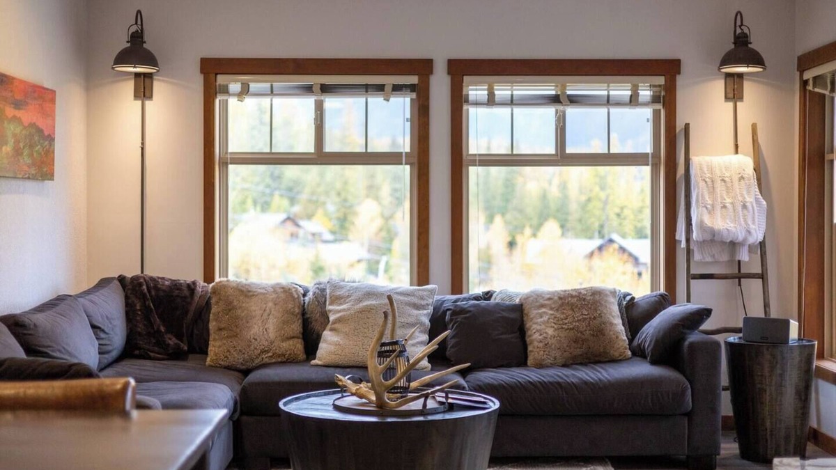 East Kootenay Condo | Luxury 2 Bedrooms Right On The Slopes