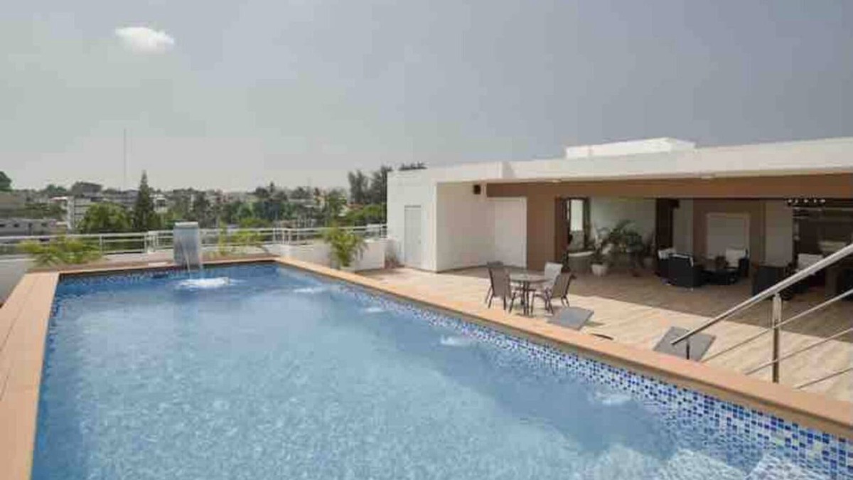 Los Rios Condo | Luxury 2 beds apt. Pool+Gym. Near CIPLA and CCEP