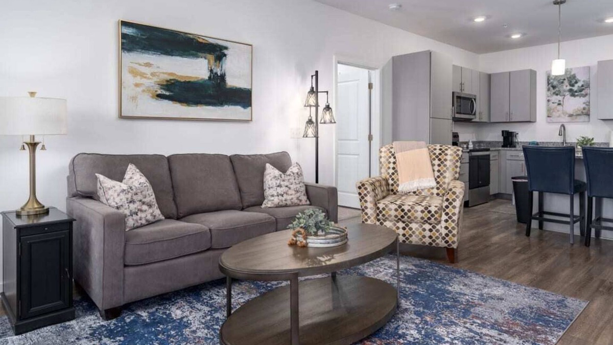 Pelham Apartment | Luxury 2 BR near Oak Mtn Park