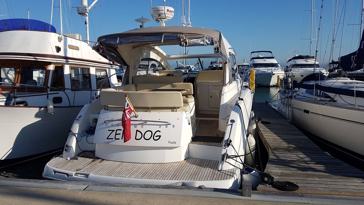 New Forest District Boat Rental | Luxury 2 cabin Motor Yacht in Lymington's beautiful Yacht Haven