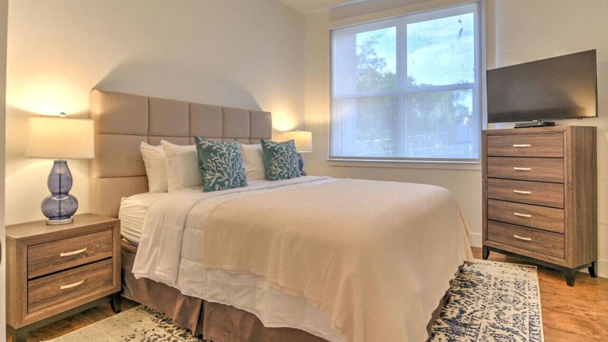 East End - Valley Street Condo | Luxury 2 King 2 Bath Condo