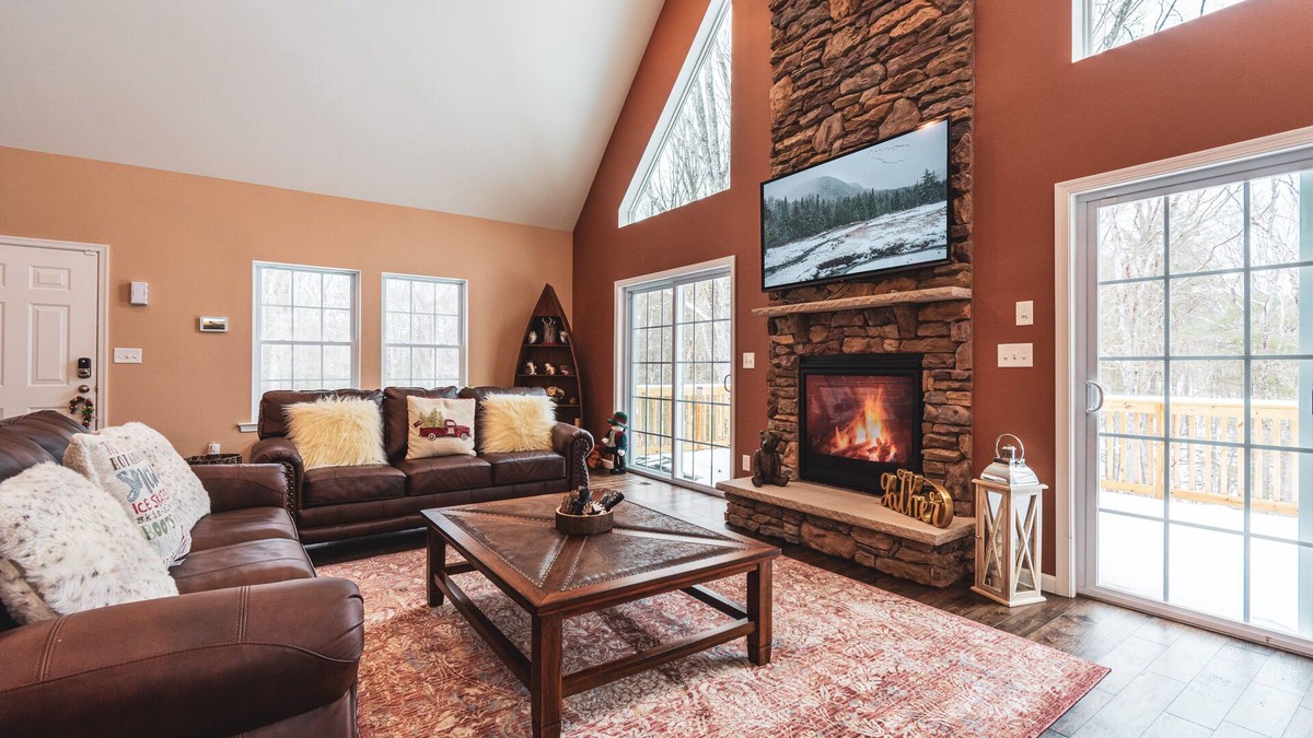 Rowland House | Luxury 2 Master suite with Hot Tub & Sauna