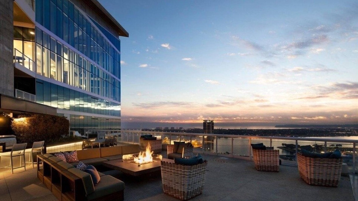 Marina District Apartment | Luxury 2 Story Apartment - Walking to Convention Center, Petco Park & Gaslamp