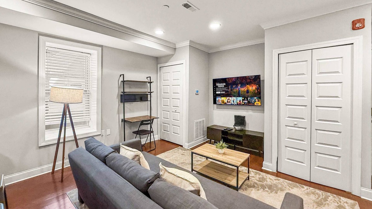 Southwark Apartment | Luxury 2BD | 3 Beds | Queens Village