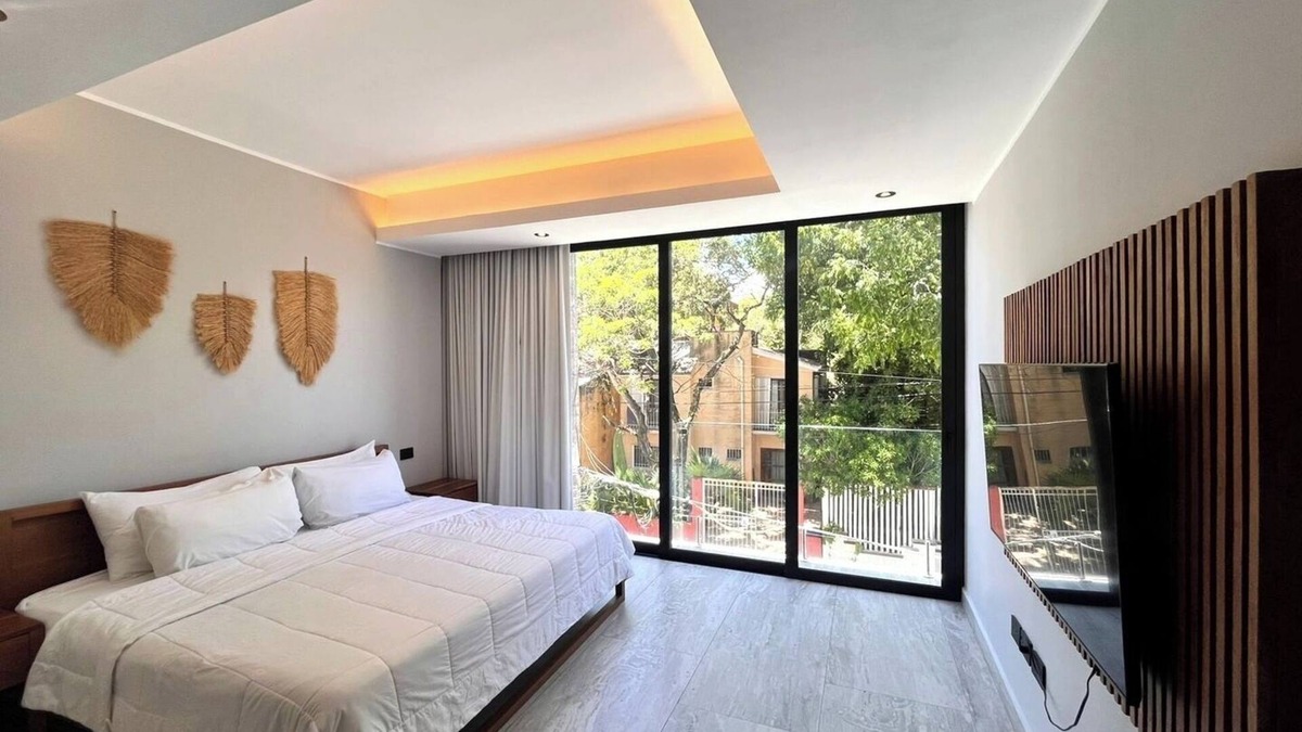 Tohoku Apartment | Luxury 2BD Condo 3 blk from 5th Ave W/PoolandParking