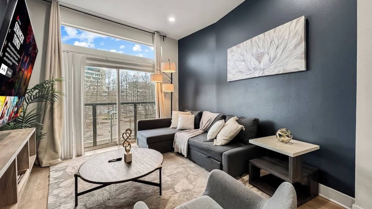 Deep Ellum Apartment | Luxury 2BD | DT Deep Ellum | 4 Beds | Free Parking