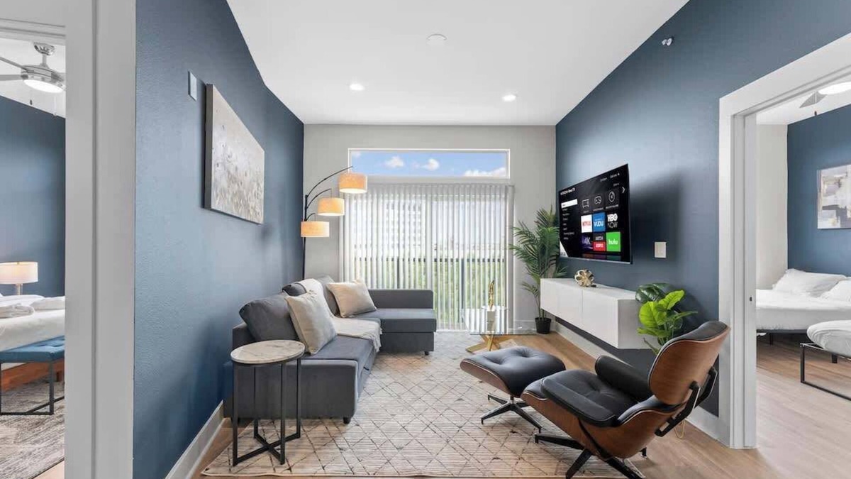 Deep Ellum Apartment | Luxury 2BD | DT Deep Ellum | 4 Beds | Free Parking