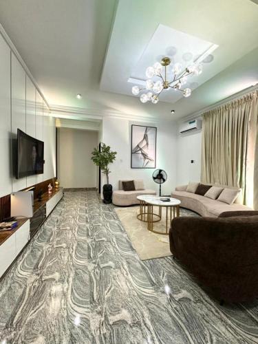 Gwarinpa Estate Apartment | Luxury 2BD Fully Serviced Apartment in Jahi