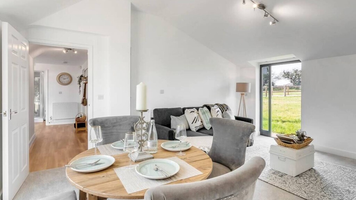 Hethel House | Luxury 2bed annex w/parking & outside space