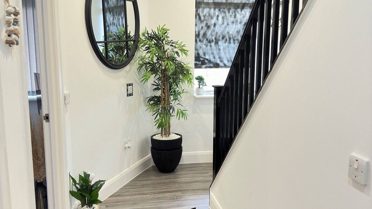 Dudley Apartment | Luxury 2bedrooms 2bathrooms and a kitchen