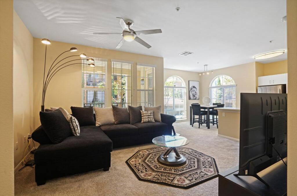 Orange Apartment | Luxury 2BR/2BA!5Min to Disney! Angelstadium! HondaCenter.