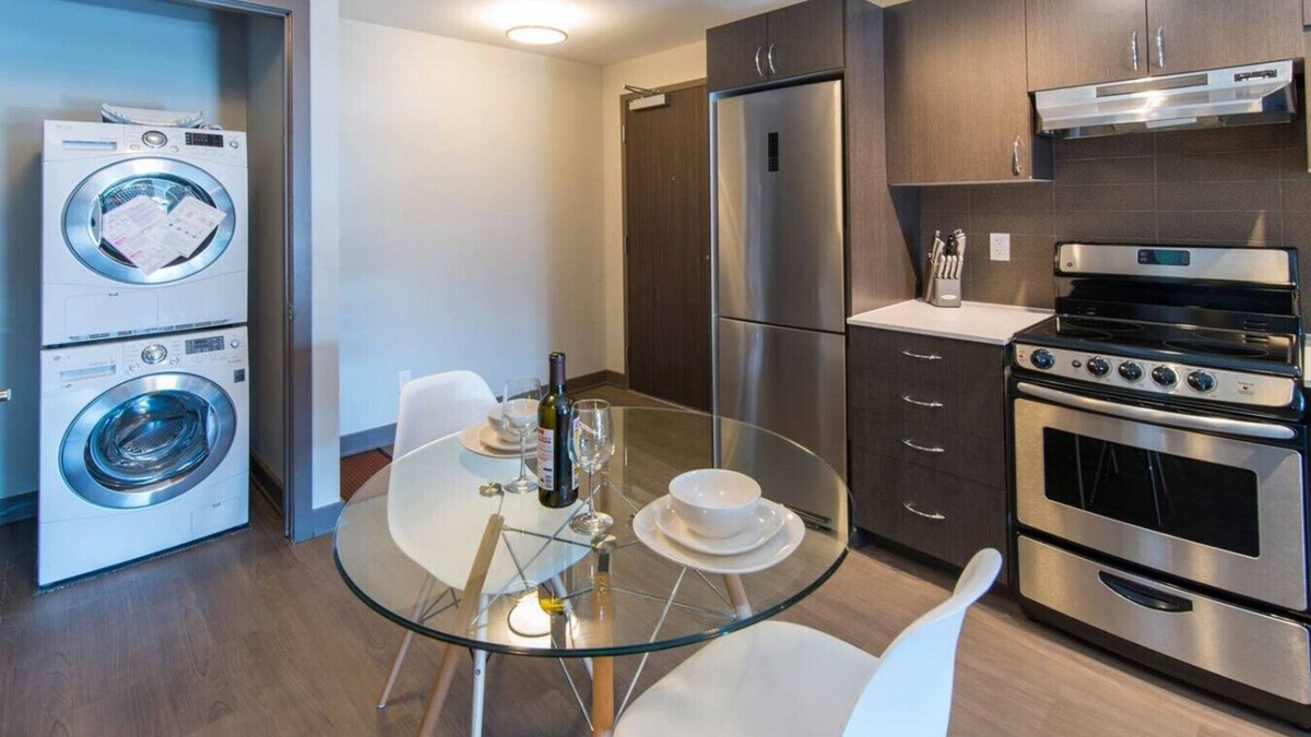 Centretown Apartment | Luxury 2BR Apt with Skyline Views, GYM and Laundry