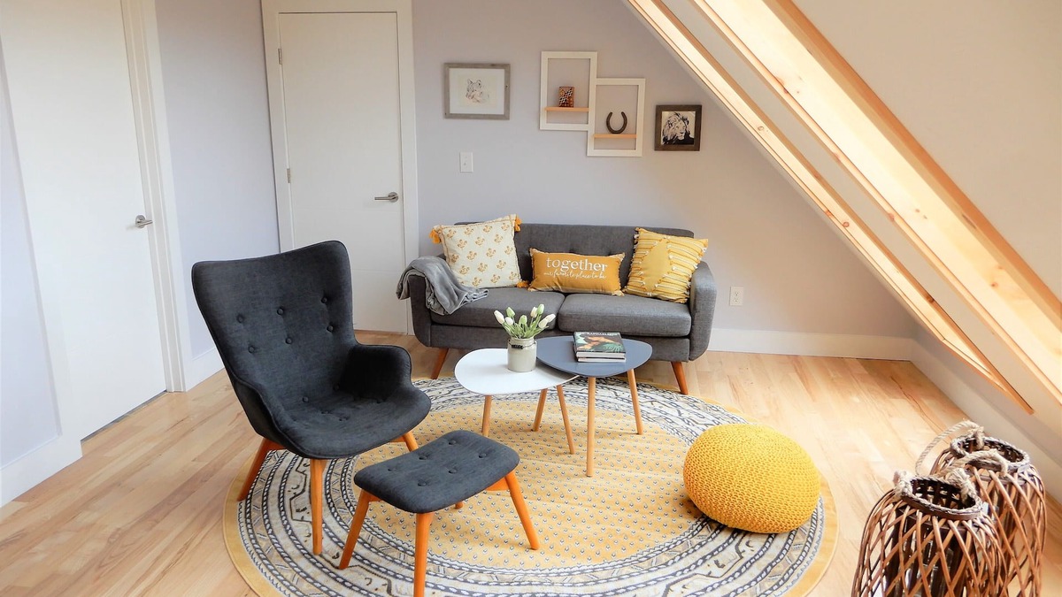 Lyndeborough Apartment | Luxury 2BR Loft in Nature Fiber Wi-Fi, Pond, Hiking, Skiing & Golf