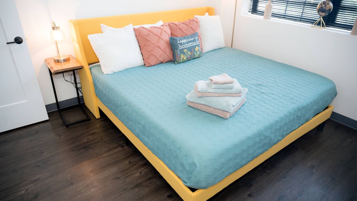 Newark Apartment | ⭐️Luxury 2BR LOFT W/King BD near NYC & 🇺🇸Dream Mall🛍