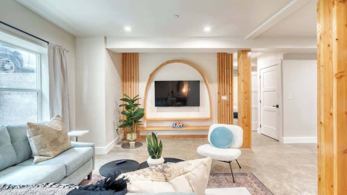 Mississippi District Apartment | Luxury 2BR Mississisppi Home 95 WalkScore
