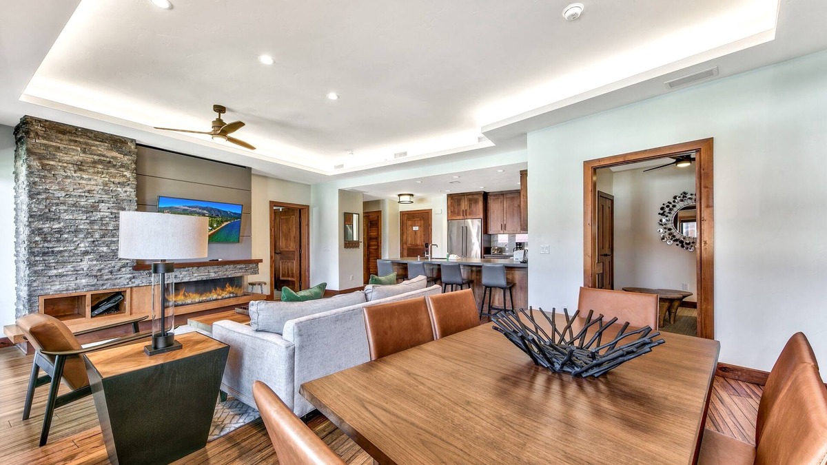 South Lake Tahoe Condo | Luxury 2Br Residence steps from Heavenly Village & Gondola