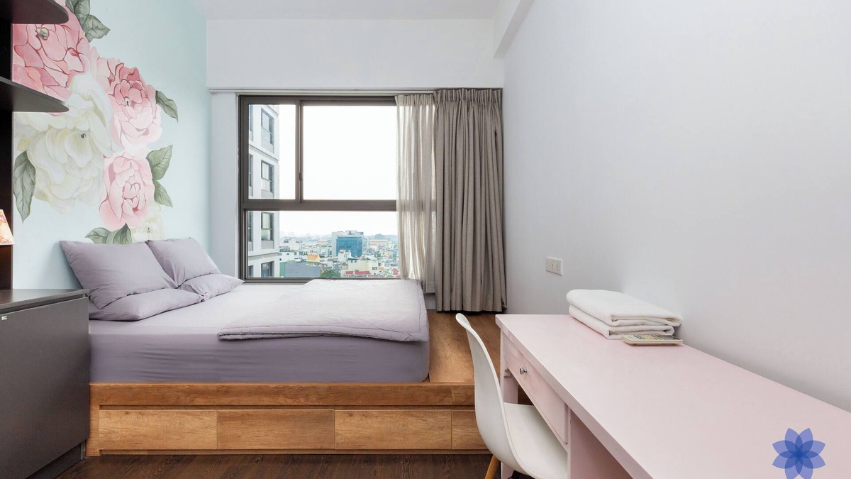 Tan Binh House | Luxury 2BRs Apt with Airport View, Free Gym & Pool