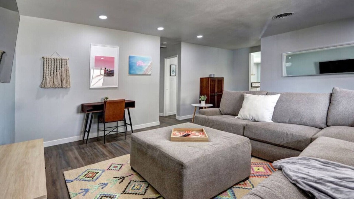 Rancho Bel Air House | Luxury 3-bed home near the Strip w/a poker table