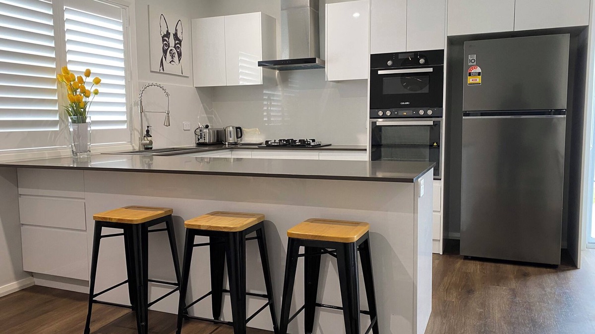 Gledswood Hills Villa | Luxury 3-Bedroom Unit - Sleeps 6 Guests