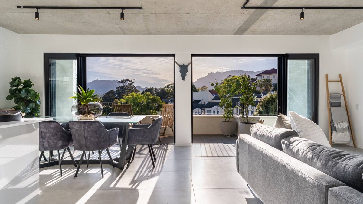 Plumstead Apartment | Luxury 3 bedroom apartment at the Alphen Glen