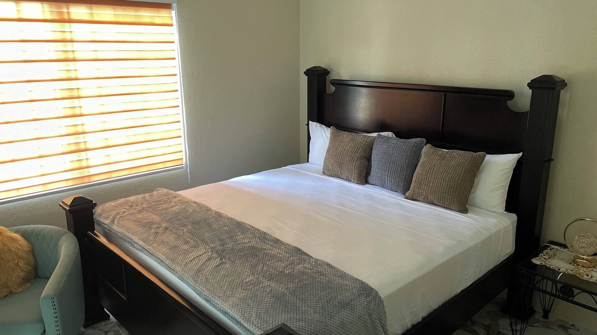 Saint Andrew Apartment | Luxury 3-bedroom apartment with pool overlooking the vibrant city of Kingston.