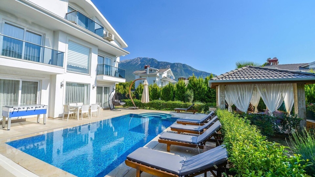 Oludeniz Villa | luxury 3 bedroom city villas in oludeniz for rent with private pool and garden