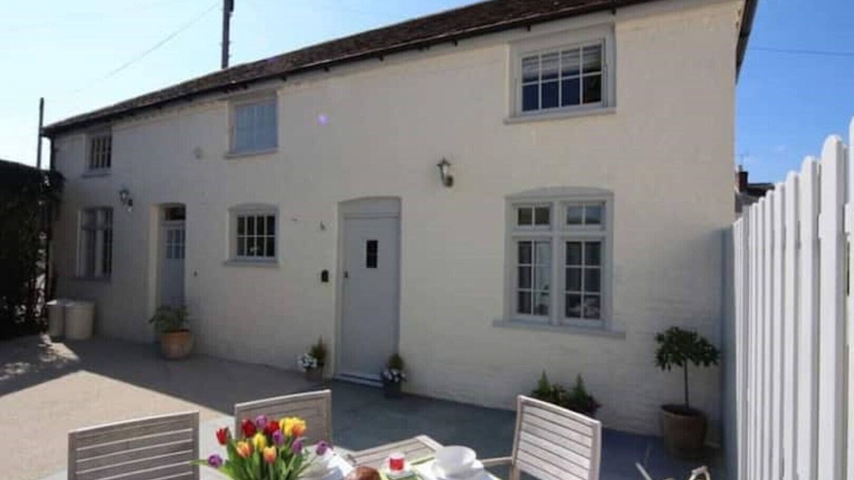 Twyford Cottage | Luxury 3 Bedroom Cottage (Sleeps 7) Nr Winchester