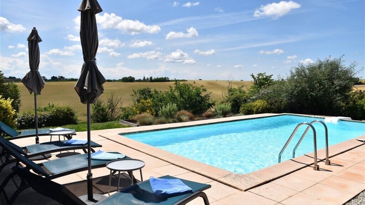 Veilhes Cottage | Luxury 3 Bedroom Cottage with Private Pool
