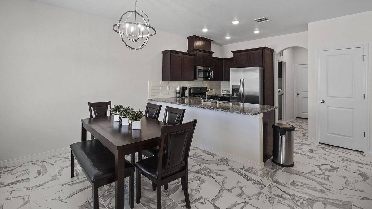 Chamberino House | Luxury 3 bedroom duplex with 2 car garage