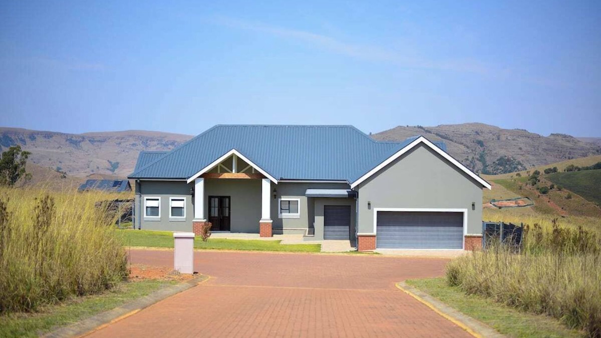 Dullstroom House | Luxury 3-bedroom house in welcoming Dullstroom with WiFi