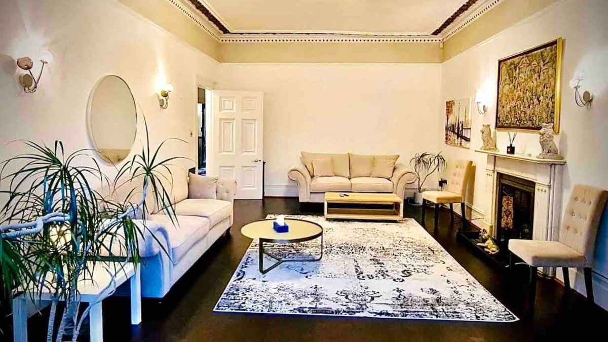 Ealing Common House | Luxury 3-bedroom House 3 minutes from Tube station