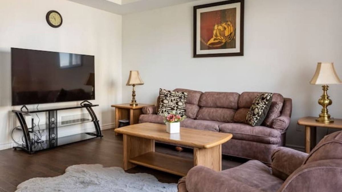 London House | Luxury 3-bedroom-hyde Park- Close to Uwo/hospital
