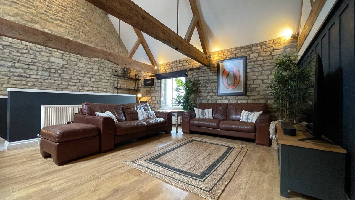 Stamford Apartment | Luxury 3 Bedroom Loft Apartment - Central Stamford