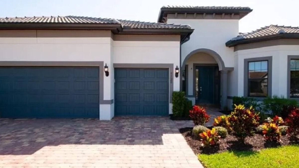 Rural Estates House | Luxury 3 Bedroom Retreat w/ Pool Near Naples Beaches. Family-Friendly Community.
